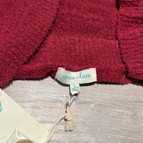 Grace & Lace Sweater - Picture 3 of 5